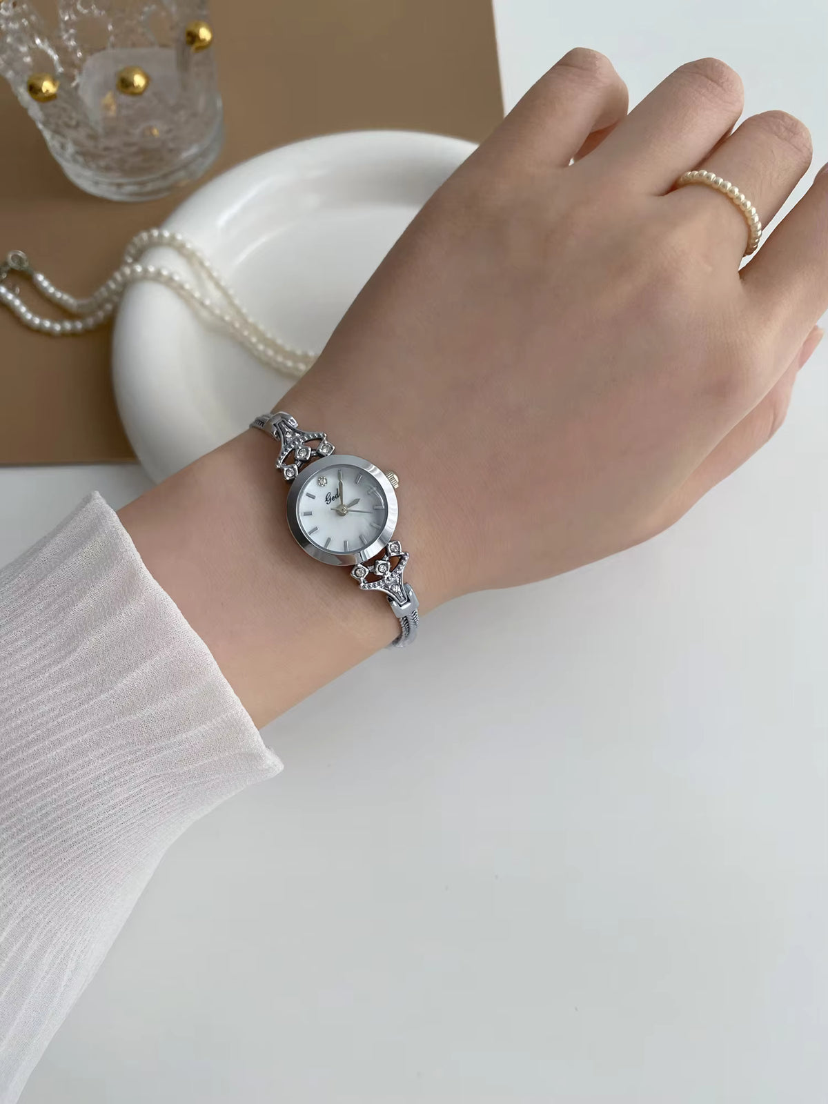 Carat Loom Women's Round Fashion Watch
