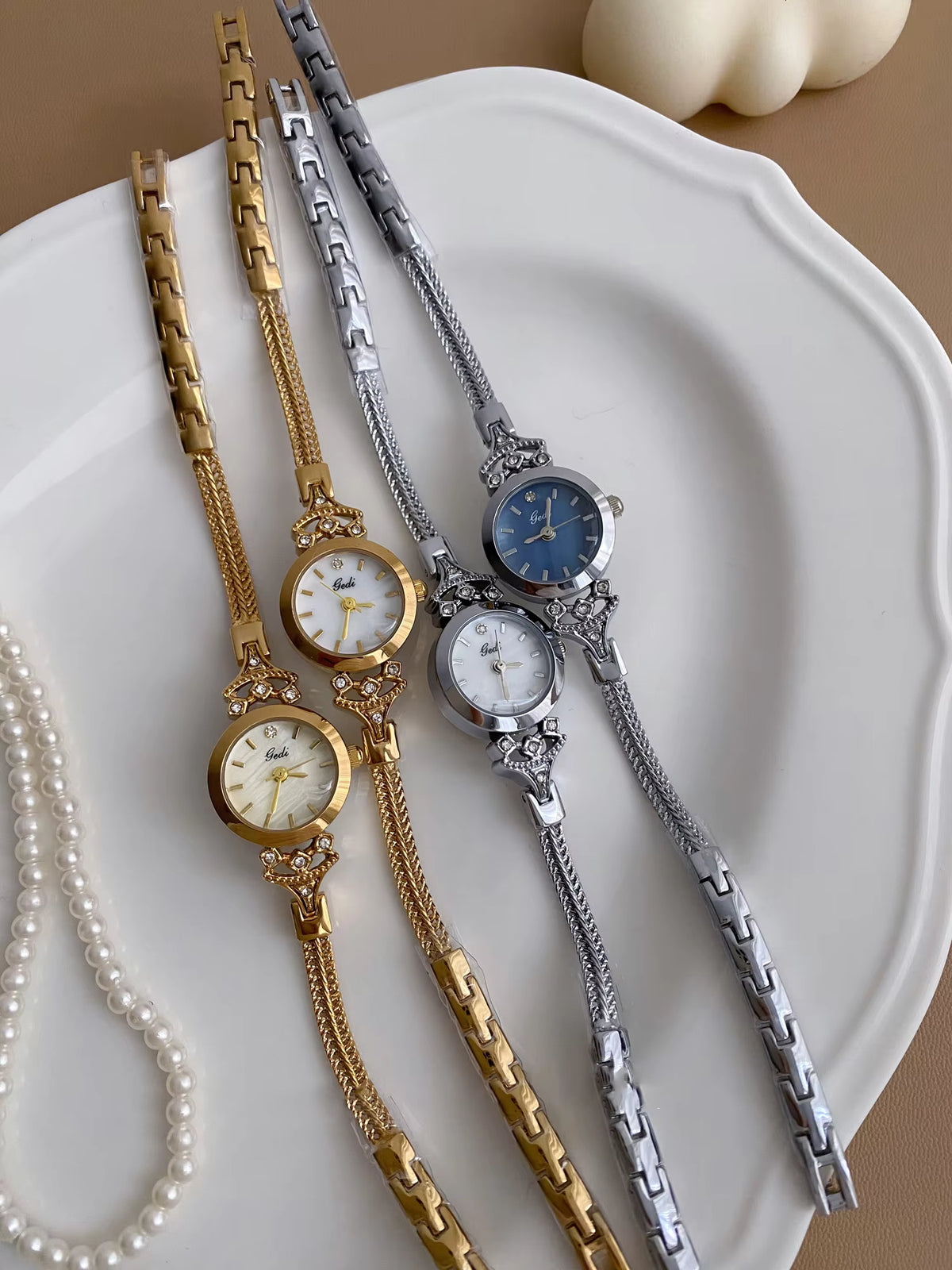 Carat Loom Women's Round Fashion Watch
